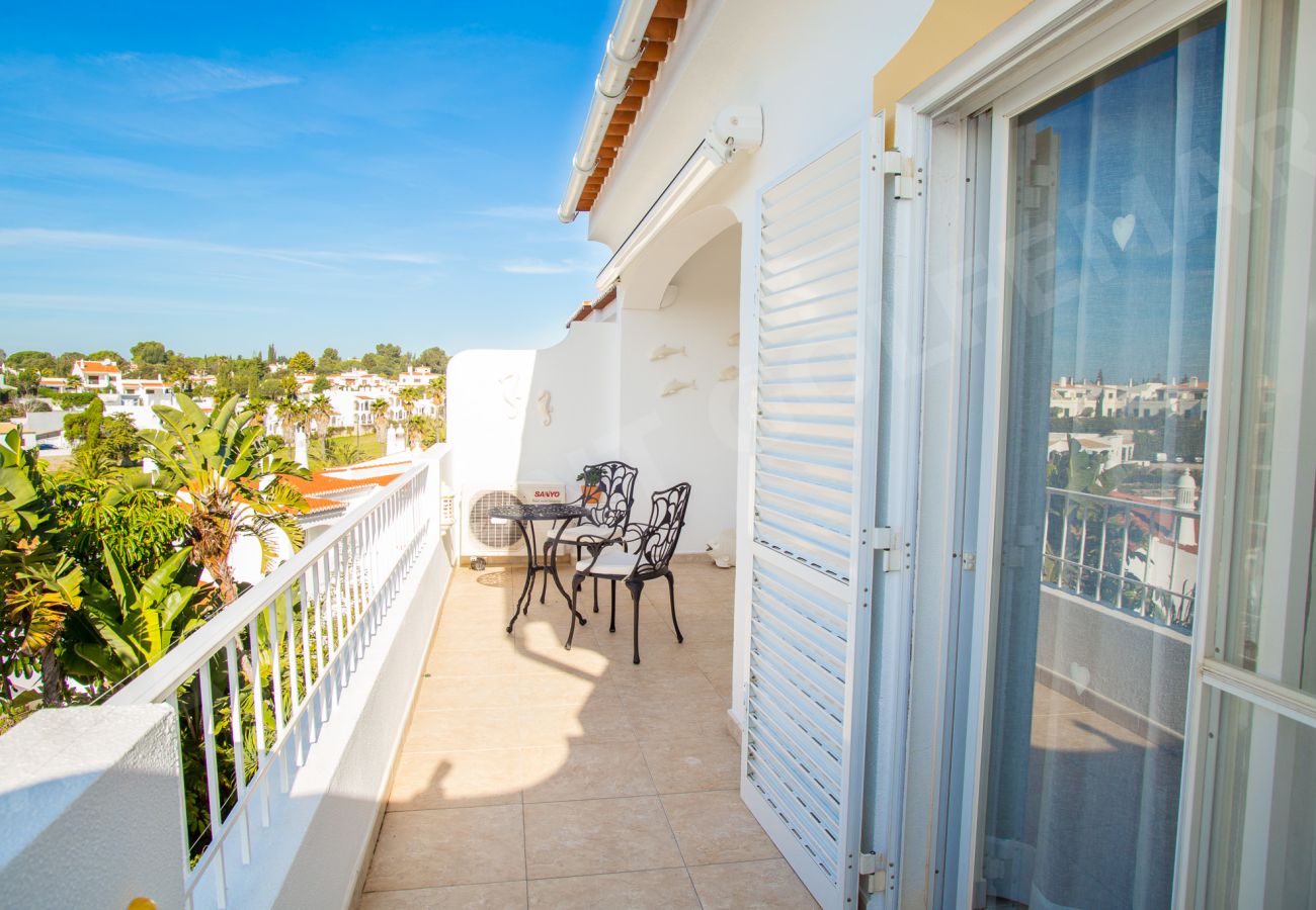 Apartamento em Carvoeiro - Vila Golfemar