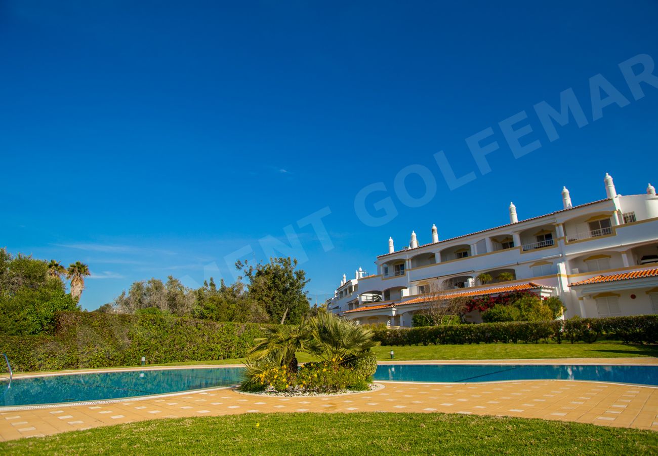 Apartamento em Carvoeiro - Vila Golfemar