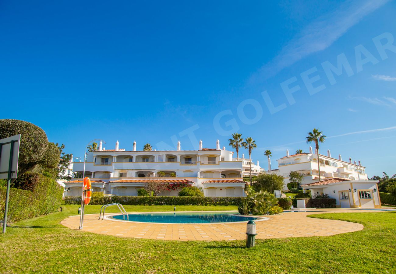 Apartamento em Carvoeiro - Vila Golfemar