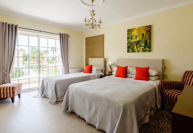 Villa em Quinta do Lago - Casa Lago - Varandas do Lago Villa em Quinta do Lago - Casa Lago - Varandas do Lago