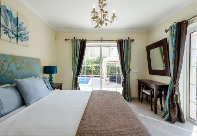 Villa em Quinta do Lago - Casa Lago - Varandas do Lago Villa em Quinta do Lago - Casa Lago - Varandas do Lago