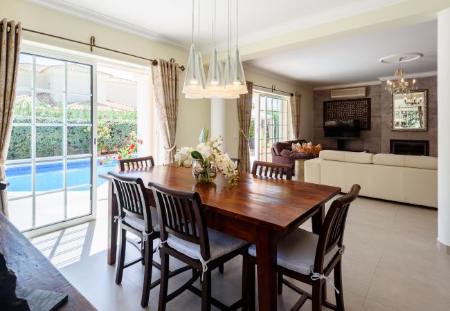 Villa em Quinta do Lago - Casa Lago - Varandas do Lago Villa em Quinta do Lago - Casa Lago - Varandas do Lago