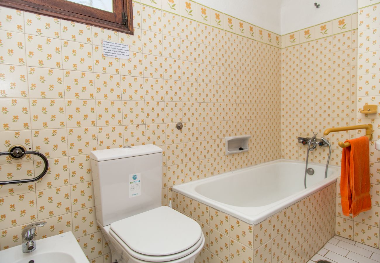 crista da coline en-suite bathroom with bidet, wc and bath