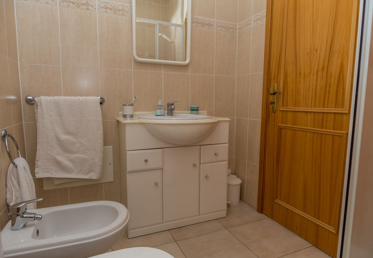cristaluz en-suite bathroom handbasin and bidet