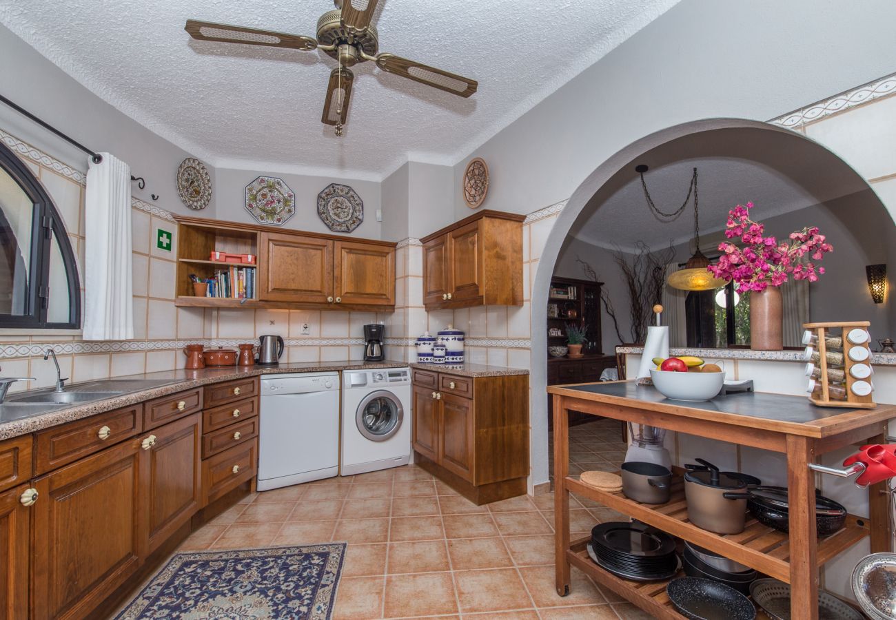 kichen with sink, dishwasher, washing machine and ceiling fan