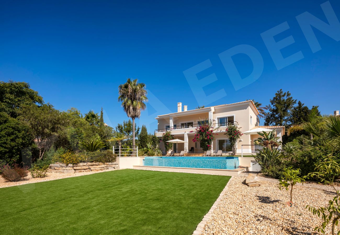 Exterior view of Villa Eden with garden, pool and tropical plants in Carvoeiro